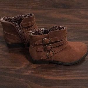 Girl brown boots